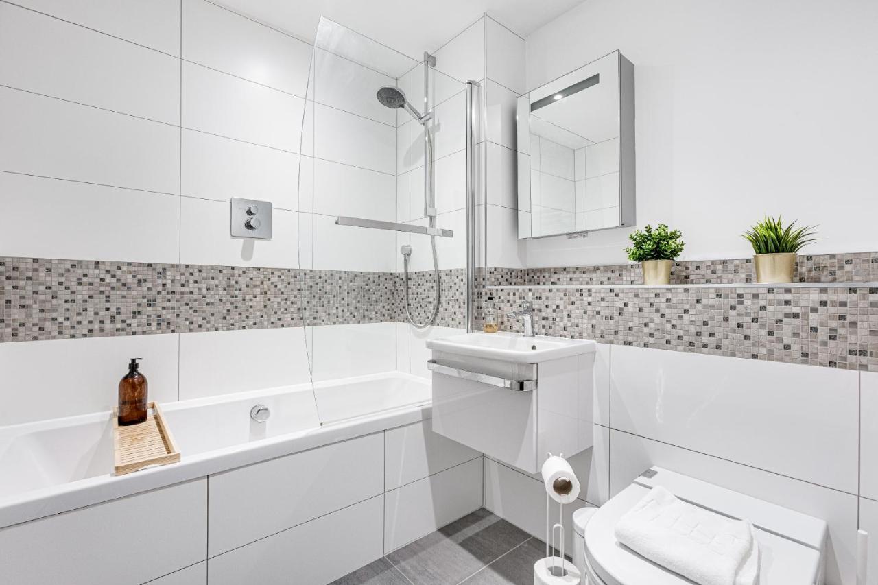 Charming 1 Bedroom Apt , Town Centre, Wifi, Free Parking By Tent Serviced Apartments ستينس المظهر الخارجي الصورة